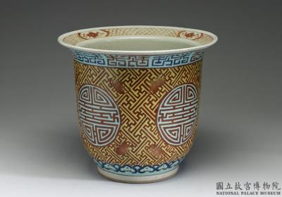 图片[2]-Planter with good fortune and longevity decoration in famille rose on a yellow ground, Jingdezhen ware, Qing dynasty (1644-1911)-China Archive